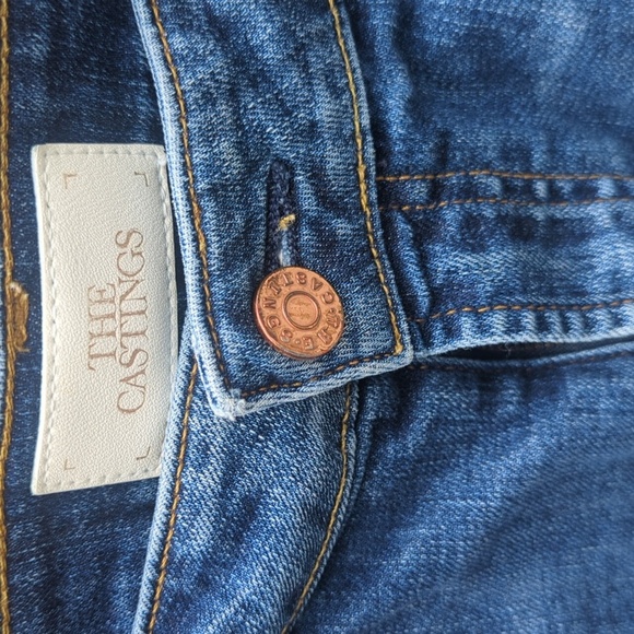 Aritzia The Castings Mid Rise Blue Denim Cut Off Shorts -Size 32 Great Condition - Picture 3 of 9